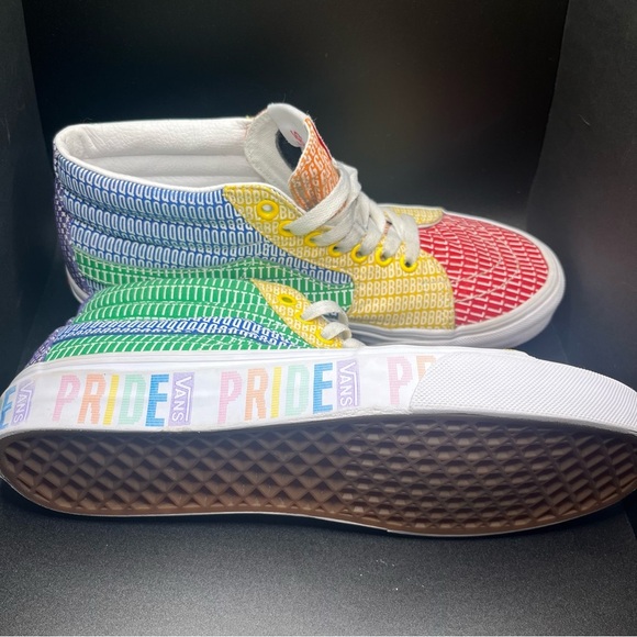 Vans Sk8-Mid Pride Multi color LGBTQ
Men’s SZ 7.5 or women size SZ 9
Collectors - Picture 9 of 11